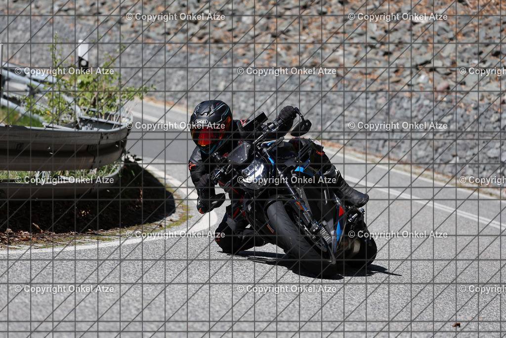 IMG_8039 | Fotograf am Kyffhäuser. Onkel Atze. Kyffhäuser Rennstrecke. Café36. Motorsportfotografie. - Realisiert mit Pictrs.com