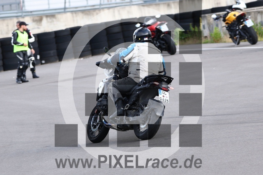 0238-20260611_00246 | Schöne Erinnerungen an spannende Momente - das festzuhalten ist unser Job. PIXELrace.de ist seit 2003 auf den Rennstrecken Europas unterwegs um die Action draußen beim Fahren und die wunderbare Stimmung imm Fahrerlager für euch einzufangen.