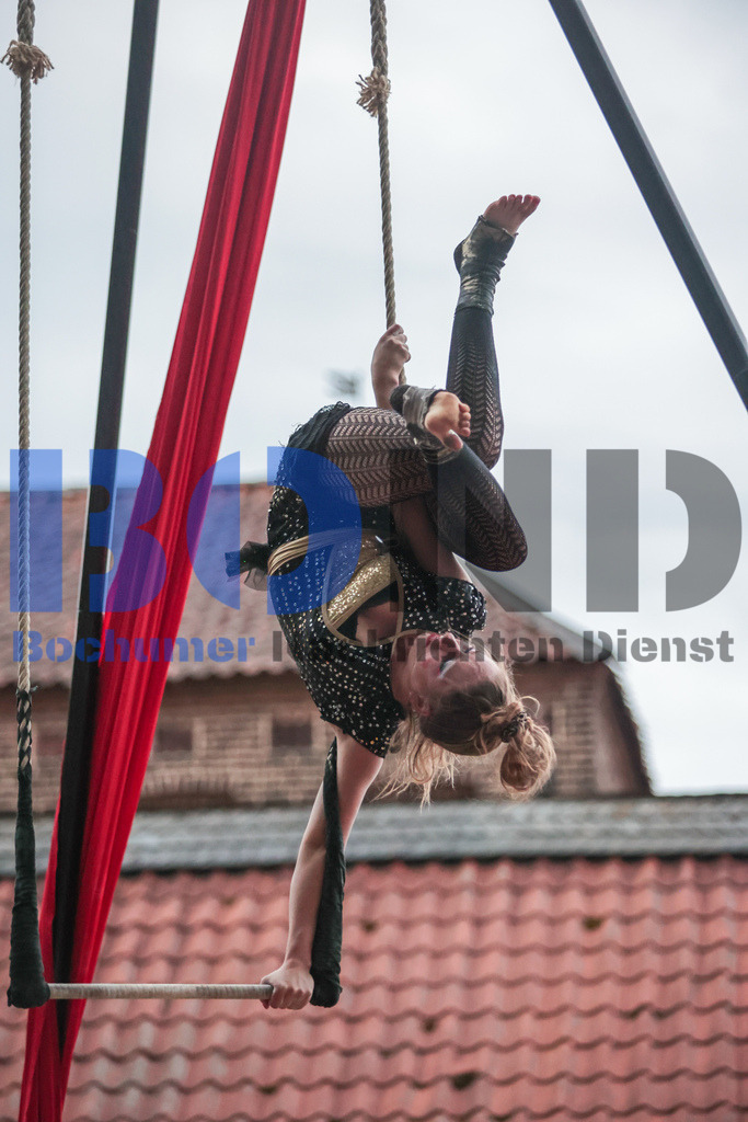 SES_MKRLHE20250705-99 | bond - Realisiert mit Pictrs.com