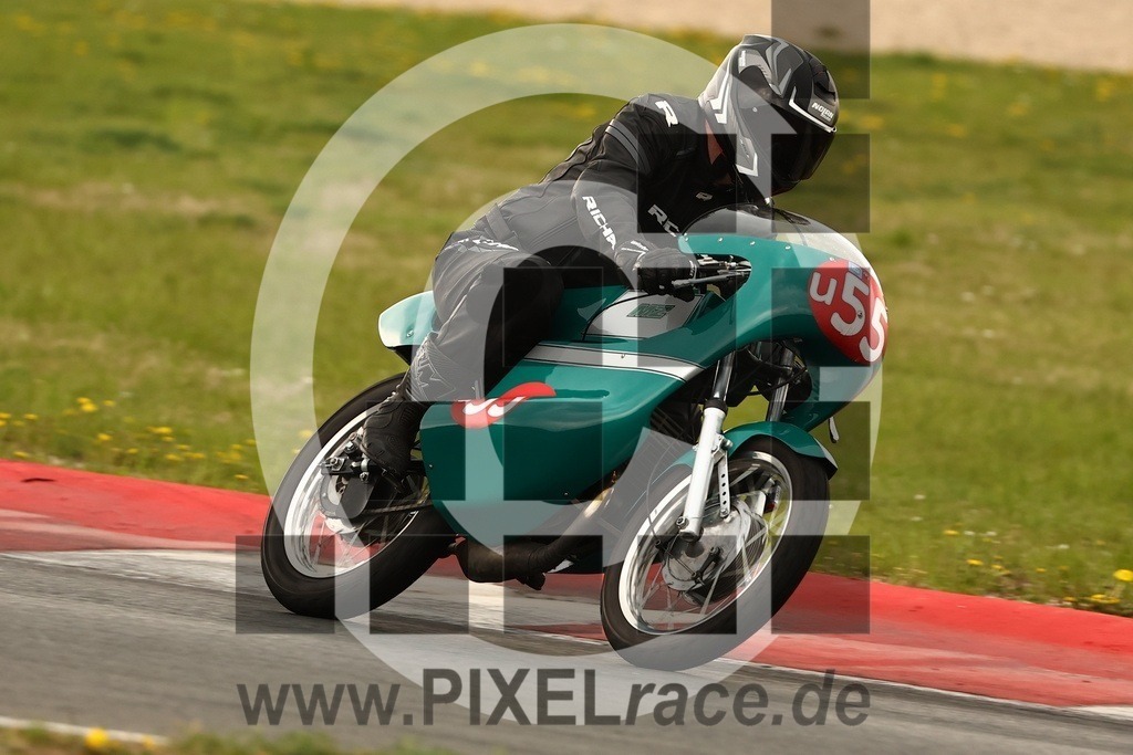 0u55-20260418_04090 | Schöne Erinnerungen an spannende Momente - das festzuhalten ist unser Job. PIXELrace.de ist seit 2003 auf den Rennstrecken Europas unterwegs um die Action draußen beim Fahren und die wunderbare Stimmung imm Fahrerlager für euch einzufangen.