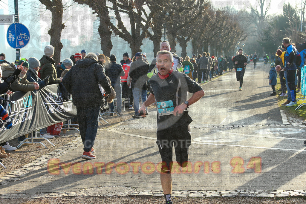 241231_1155_EX1_2942 | Sportfotografie im Rhein-Sieg Kreis, Köln, Bonn, NRW, Rheinland Pfalz, Hessen, etc. Unser Tätigkeitsfeld umfasst den Laufsport vom Volkslauf über den Marathon, Duathlon, Triathon bis zum Ultralauf wie Kölnpfad Ultra oder Schindertrail.