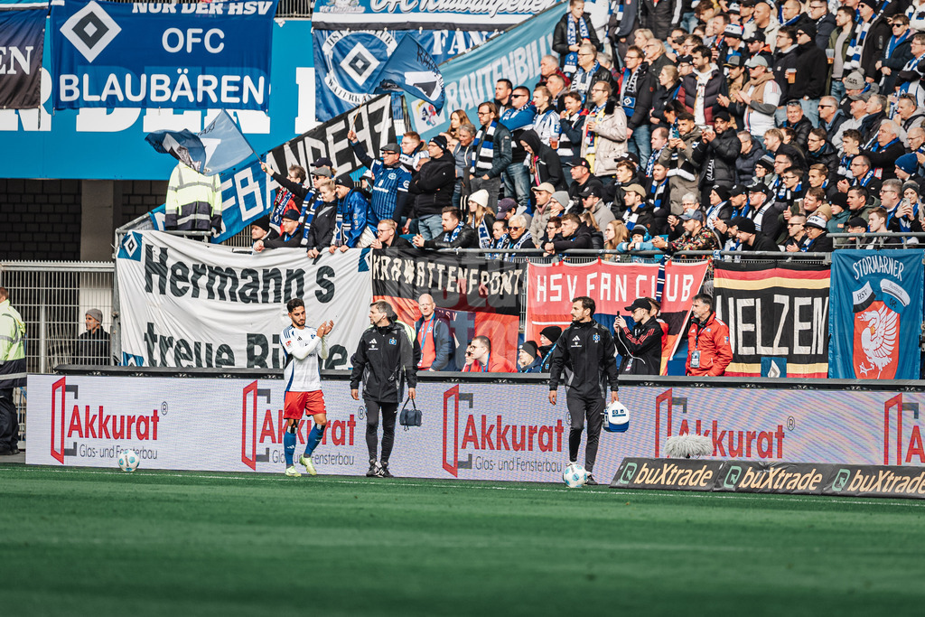 Fußball | Männer | Saison 2024/2025 | 2. Fußball-Bundesliga | 11. Spieltag | Hamburger SV vs. 1. FC Nürnberg | 03.11.2024 | Ludovit Reis (#14, HSV) geht verletzt vom Feld