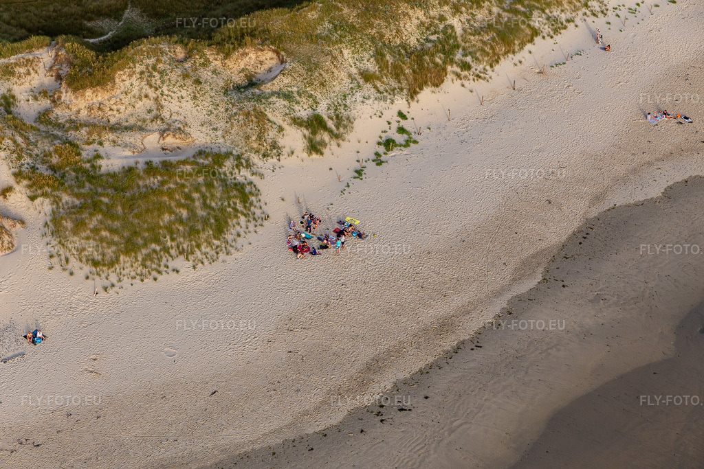 Vue aérienne: Plage de Tronoën à Saint-Jean-Trolimon dans le département Finistère, France. Photo: IMG_132546.jpg prise le 17/06/2022 par Werner Riehm/FLY-FOTO.eu – Résolution de l'original: 5472 x 3648 px