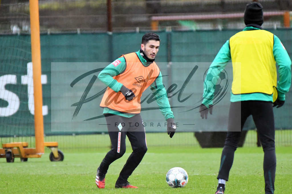 20200129_TRASVW_0043 | Fußball, Herren: Nuri Sahin (SV Werder Bremen) in Aktion, am Ball, Einzelaktion beim Training des SV Werder Bremen am 29.01.2020 im wohninvest Weserstadion in Bremen, Deutschland.(Foto von Nico Paetzel) - Realisiert mit Pictrs.com