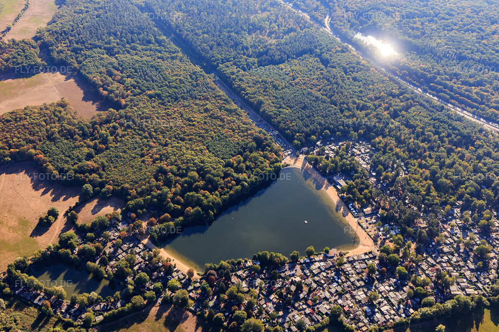 Luftbild: Strandbad und Campingplatz Bärensee in Hanau im Bundesland Hessen in Deutschland. Foto: IMG_111043.jpg vom 08.09.2018 durch Werner Riehm/FLY-FOTO.deCampingplatz Bärensee&nbsp;|&nbsp;Stadt Bruchköbel