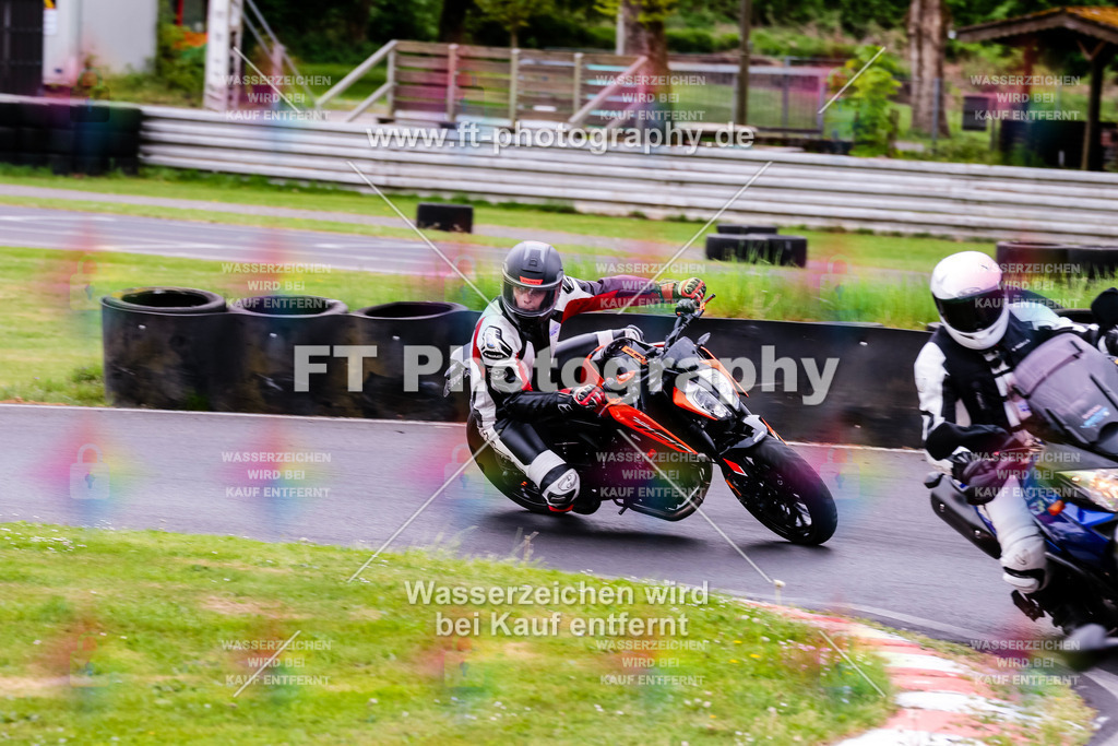 MotoTeamVBK-20420 | Hier findet Ihr Bilder von Touristenfahrten auf der Nürburgring Nordschleife oder von anderen Veranstaltungen die ich besucht habe. Viel Spass beim Durch Schauen 