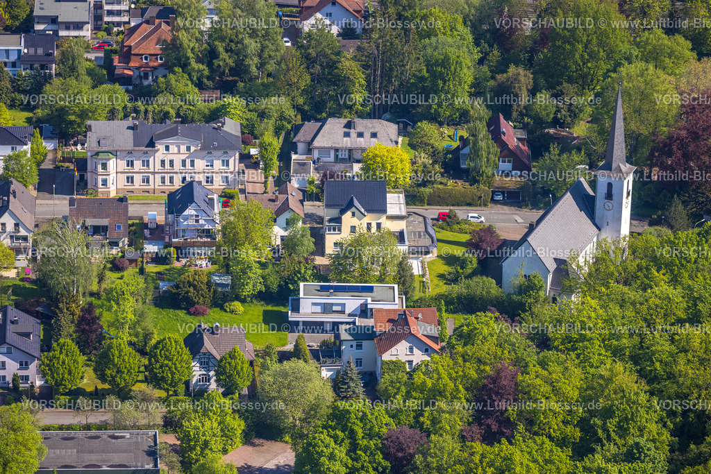 Arnsberg230500376 | Luftbild, Evang. Kirchengemeinde Hüsten, Kreuzkirche, Hüsten, Arnsberg, Sauerland, Nordrhein-Westfalen, Deutschland