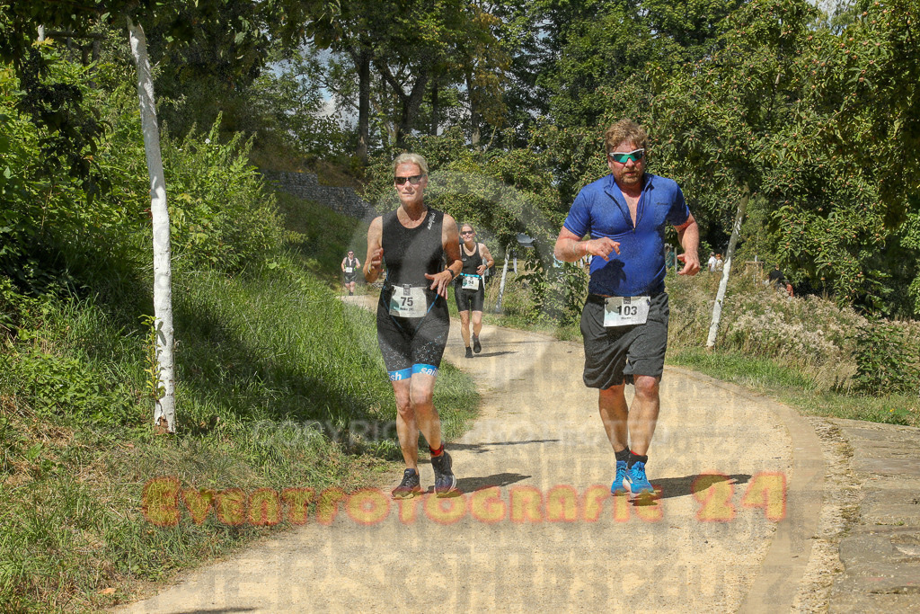 250824_1243_EX1_0323 | Sportfotografie im Rhein-Sieg Kreis, Köln, Bonn, NRW, Rheinland Pfalz, Hessen, etc. Unser Tätigkeitsfeld umfasst den Laufsport vom Volkslauf über den Marathon, Duathlon, Triathon bis zum Ultralauf wie Kölnpfad Ultra oder Schindertrail.