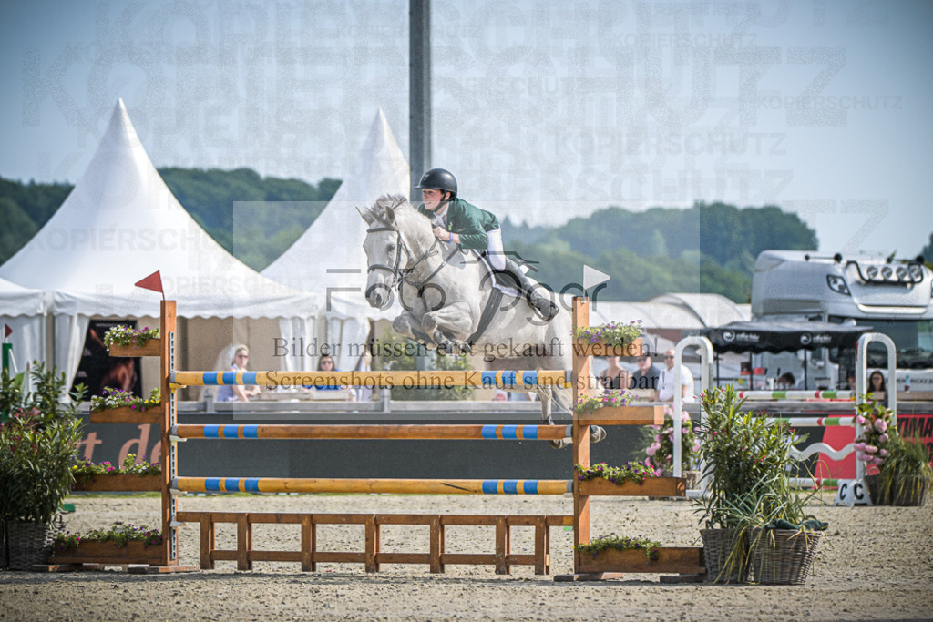 DOS_9895 | Entdecke hochwertige Reitturnierfotos von Foto Oger. Professionell, emotional und authentisch – jetzt Lieblingsmomente im Shop bestellen.Deutschlandweite Turnierfotografie. - Realisiert mit Pictrs.com