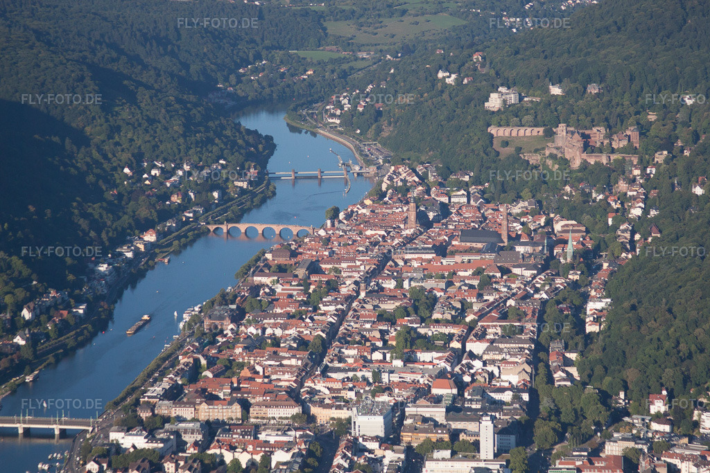 Luftbild: Uferbereich des Neckar im Neckartal - Flußverlaufes im Ortsteil Voraltstadt in Heidelberg im Bundesland Baden-Württemberg in Deutschland. Foto: IMG_51914.jpg vom 18.08.2012 durch Werner Riehm/FLY-FOTO.de