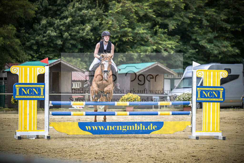 DOS_7605 | Entdecke hochwertige Reitturnierfotos von Foto Oger. Professionell, emotional und authentisch – jetzt Lieblingsmomente im Shop bestellen.Deutschlandweite Turnierfotografie. - Realisiert mit Pictrs.com