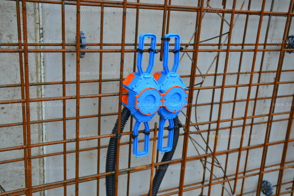 bib-lg17-elektroinstallation-0017 | Nach LV-Leistungsgruppen sortierte Detailfotos über den Bau eines Hauses. Alle Hausbau-Bilder direkt vom Urheber und Autor der Website Haus-Selber-Bauen.com