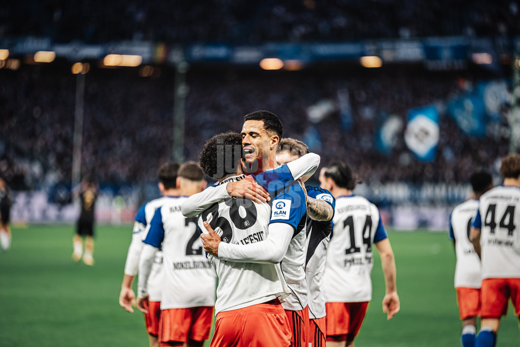 Fußball | Männer | Saison 2025/2026 | 1. Fußball-Bundesliga | 12. Spieltag | Hamburger SV vs. VfB Stuttgart | 30.11.2025 | v.l. Alexander Rössing-Lelesiit (#38, HSV) und Robert Glatzel (#9, HSV) Torjubel
