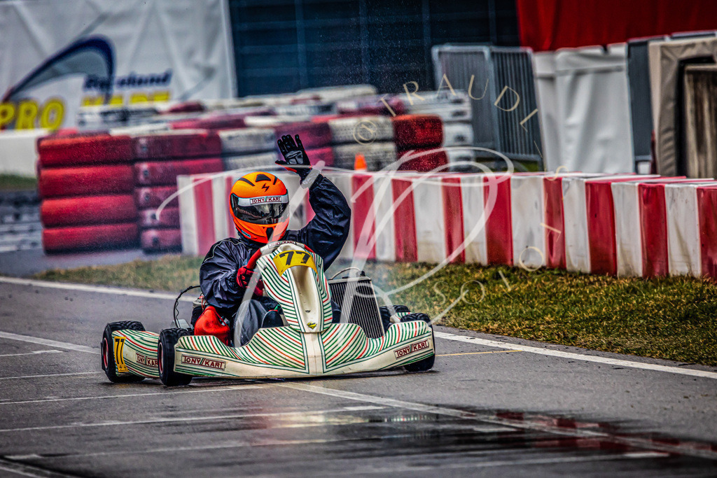 d0824c3efaaf49d687b95fb300e7ff19 | traudl_s_fotos