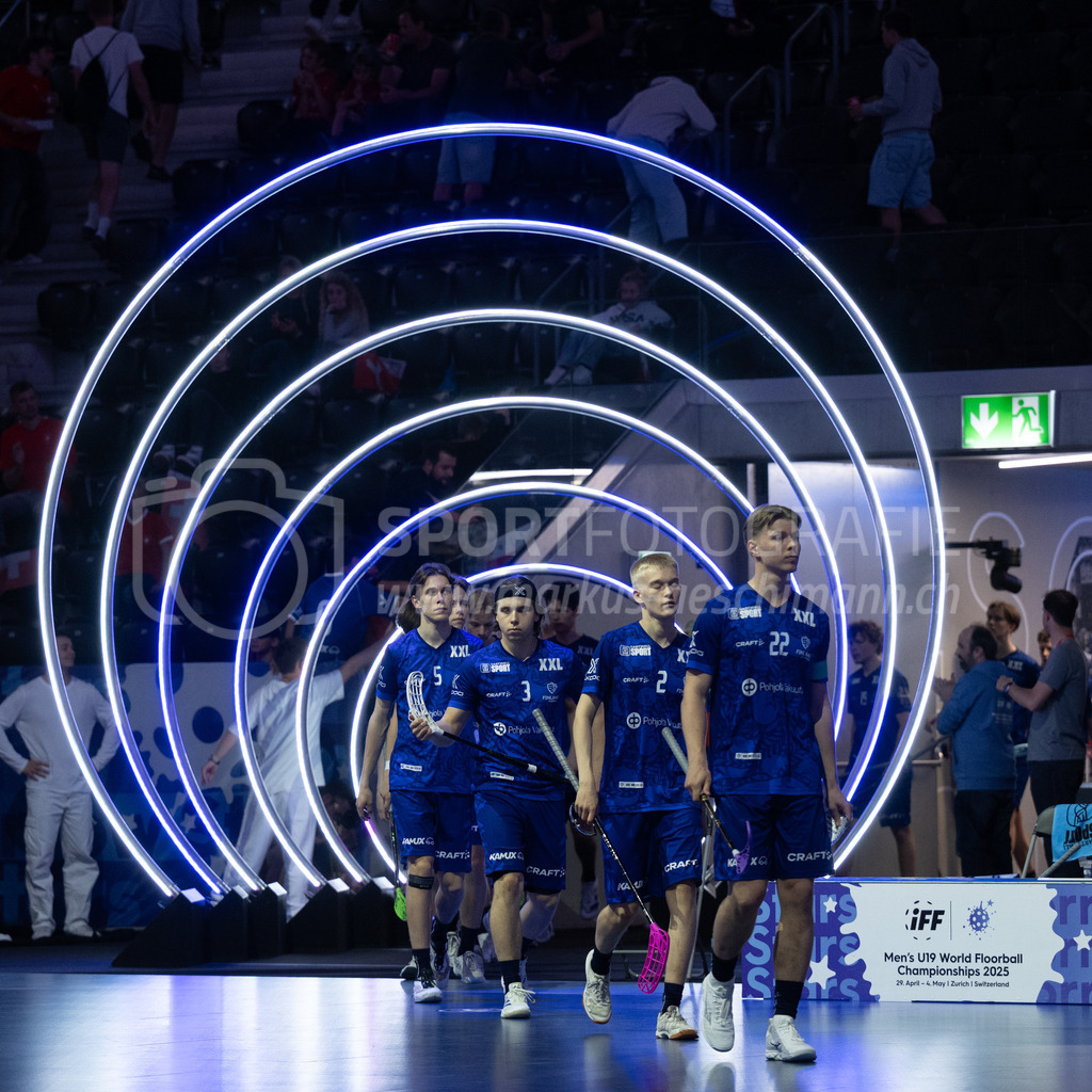 2025 Men's U19 WFC - Finland v Czechia | Finnish players entering the arena during 2025 Men's U19 WFC, Switzerland: 04.05.2025, Zürich, Swiss Life Arena.Event page: <a href="https://www.u19wfc2025.ch/">www.u19wfc2025.ch</a>Credit: Markus Aeschimann, <a href="https://markus-aeschimann.ch">markus-aeschimann.ch</a>Instagram: <a href="https://instagram.com/sportfotografie.aeschimann">@sportfotografie.aeschimann</a> - Realisiert mit Pictrs.com