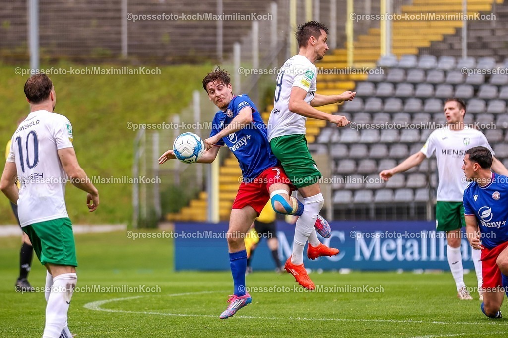 xKWIx02052601128 | 2026.05.02, xkwix, Fußball, Regionalliga West, Wuppertaler SV -  FC Gütersloh, Stadion am Zoo, 32.Spieltag, Saison 2025 / 2026: Semir Saric (Wuppertaler SV #7) im Zweikampf gegen Patrik Twardzik (FC Gütersloh #18) DFB regulations prohibit any use of photographs as image sequences and or quasi-video. Photo: xKamilxWilkowskixPressefotoKochx