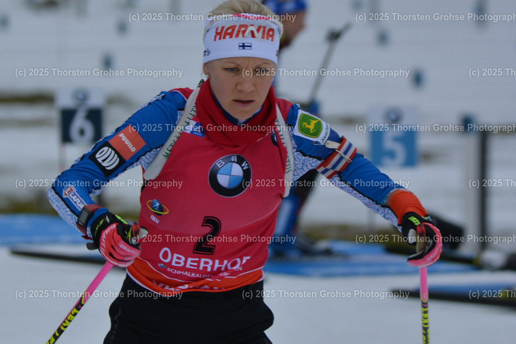 IBU WC Biathlon Oberhof 2018 | MAKARAINEN Kaisa (FIN) beim Anschiessen vor dem Rennen; IBU WC Biathlon Oberhof 2018, 10 km Verfolgung der Frauen am 06.01.2018 in der DKB Ski Arena in Oberhof, (Deutschland) - Realisiert mit Pictrs.com