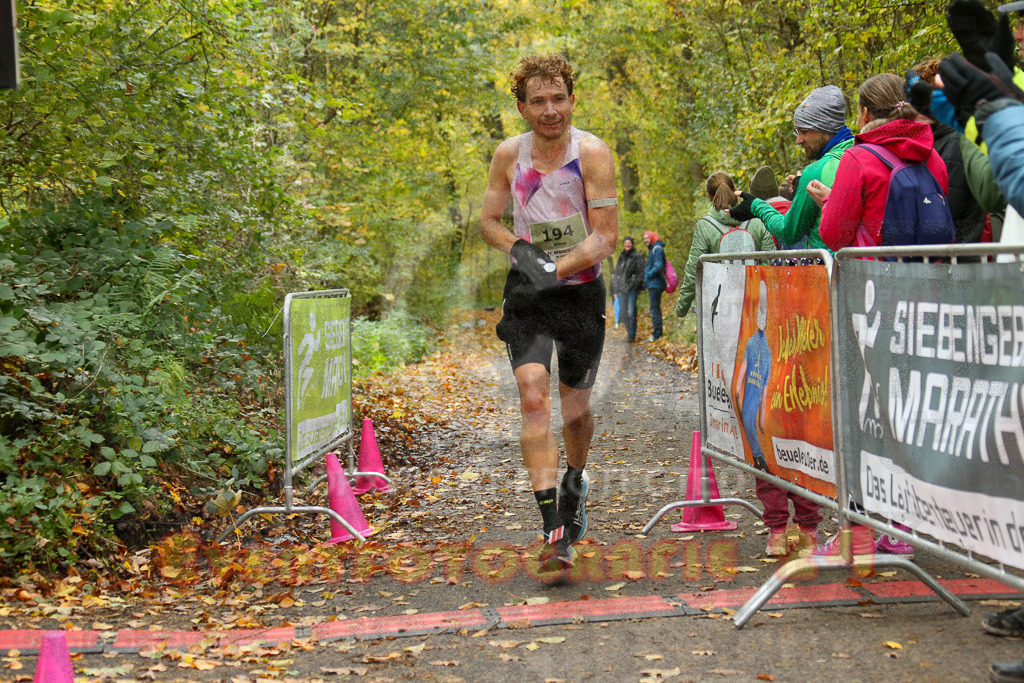 251026_1156_EX1_9790 | Sportfotografie im Rhein-Sieg Kreis, Köln, Bonn, NRW, Rheinland Pfalz, Hessen, etc. Unser Tätigkeitsfeld umfasst den Laufsport vom Volkslauf über den Marathon, Duathlon, Triathon bis zum Ultralauf wie Kölnpfad Ultra oder Schindertrail.