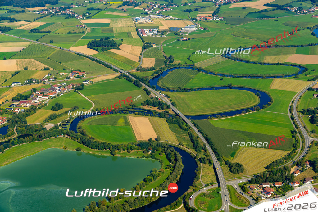 Das Luftbild zeigt : Chammünster Regen Cham - Die Luftaufnahme wurde 2024 vom UL-Flugzeug aus erstellt ( keine Drohne ) - Hochauflösende Luftaufnahme - Für grossformatige Ausdrucke geeignet. Die Geschenkidee !Mit Lizenz und Bildrechte bestellbar