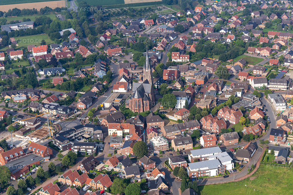 Luftbild: Kirchengebäude 