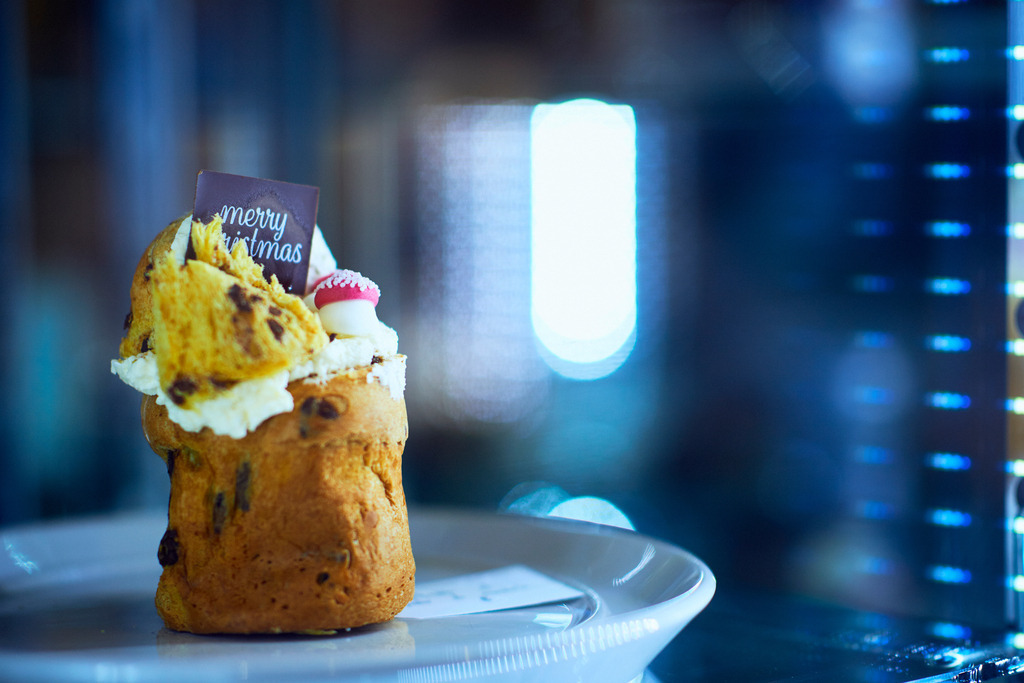 Gelateria la Romana, Panettone farcito | Wien, Austria - December 21, 2017: Gelateria la Romana; Panettone farcito im Kühlraum. - Realisiert mit Pictrs.com