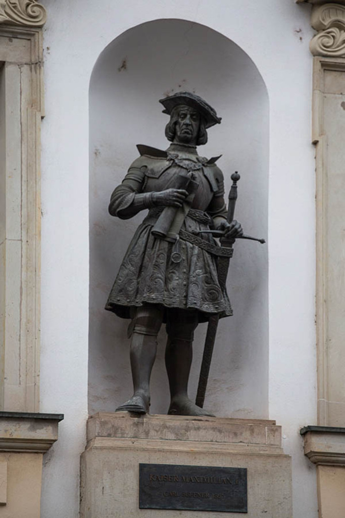 Kaiser-Maximilian-Denkmal | Entdecke über 20 Kategorien Leipzig-Motive: Foto-Downloads, hochwertige Poster, Leinwand- & Fine-Art-Prints. Jetzt Lieblingsfoto im Bildlexikon Leipzig Shop bestellen!