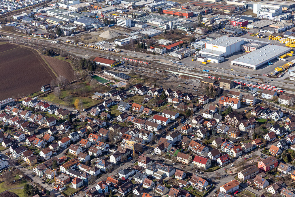 Luftbild: Bahnhof und Industriegebiet Industriestr in Renningen im Bundesland Baden-Württemberg in Deutschland. Foto: IMG_125009.jpg vom 20.02.2021 durch Werner Riehm/FLY-FOTO.de