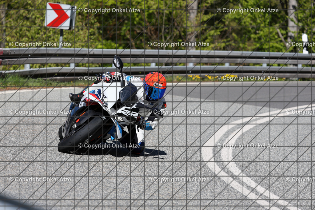 IMG_8349 | Fotograf am Kyffhäuser. Onkel Atze. Kyffhäuser Rennstrecke. Café36. Motorsportfotografie. - Realisiert mit Pictrs.com