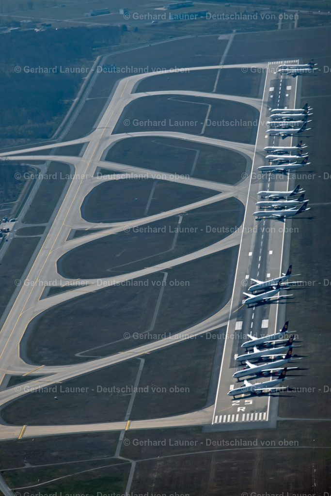 4020745 | wegen Pandemie auf der Startbahn West abgestellte Flugzeuge, Flughafen Frankfurt am Main