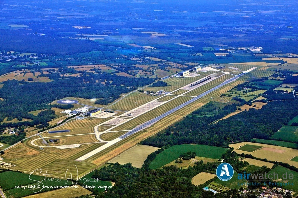 fliegerhorst-hohn-airwatch-wagner_MG_0860 | Entdecken Sie atemberaubende Luftbilder und Fotografien auf airwatch.de - Tauchen Sie ein in eine Welt voller faszinierender Aufnahmen aus der Vogelperspektive.
