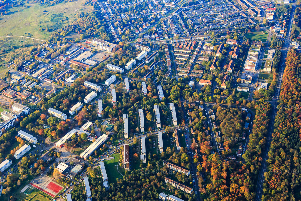 Luftbild: Ehemalige US-Army-Siedlung in der Tennesseeallee und Kentuckyallee im Ortsteil Nordstadt in Karlsruhe im Bundesland Baden-Württemberg in Deutschland. Foto: IMG_075444.jpg vom 26.10.2014 durch Werner Riehm/FLY-FOTO.deAuflösung des Originals: 5472 x 3648 px