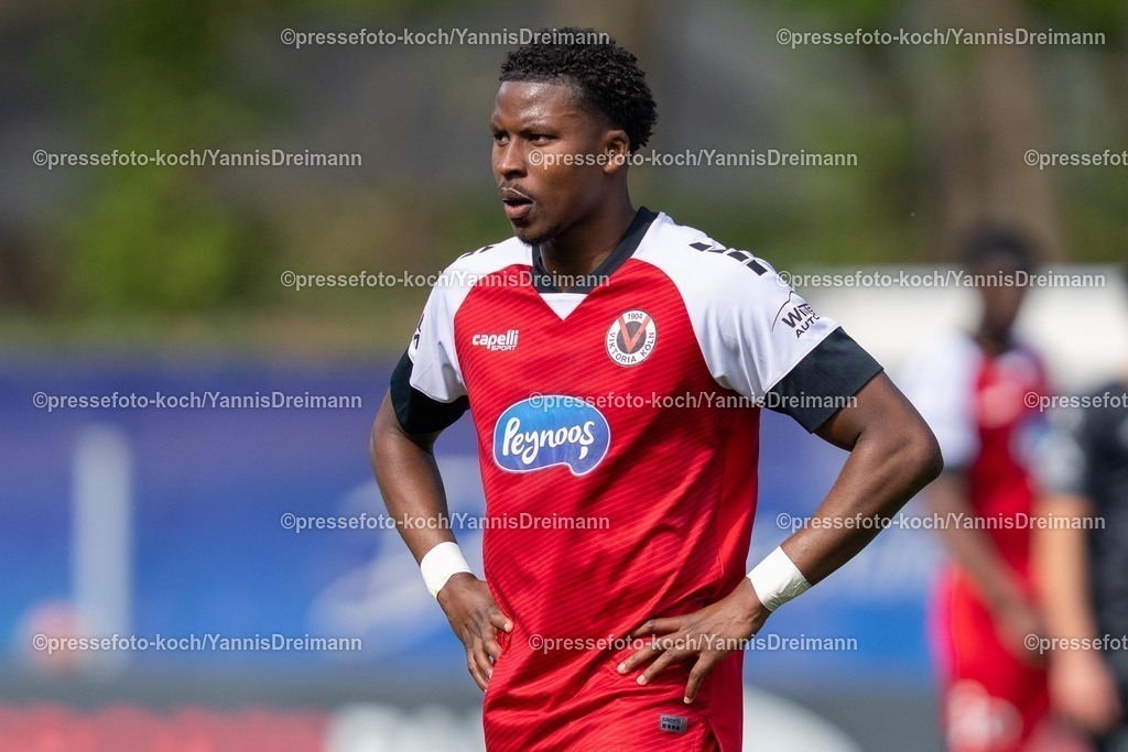 xydr05042501064 | 05.04.2025, xydrx, Fußball, Viktoria Köln - SpVgg Unterhaching , 3.Liga, Sportpark Höhenberg, Saison 2024 2025: Sidny Lopes Cabral (Viktoria Köln #5) DFB regulations prohibit any use of photographs as image sequences and or quasi-video.