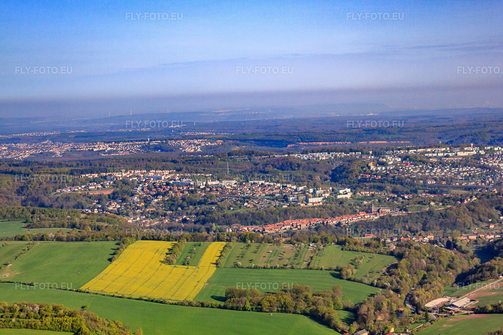 Vue aérienne: Vue de la ville depuis le sud-est à Hombourg-Haut dans le département Moselle, France – .Photo: IMG_39663.jpg prise le 16/04/2011 par Werner Riehm/FLY-FOTO.eu – Résolution de l'original: 4687 x 3125 px