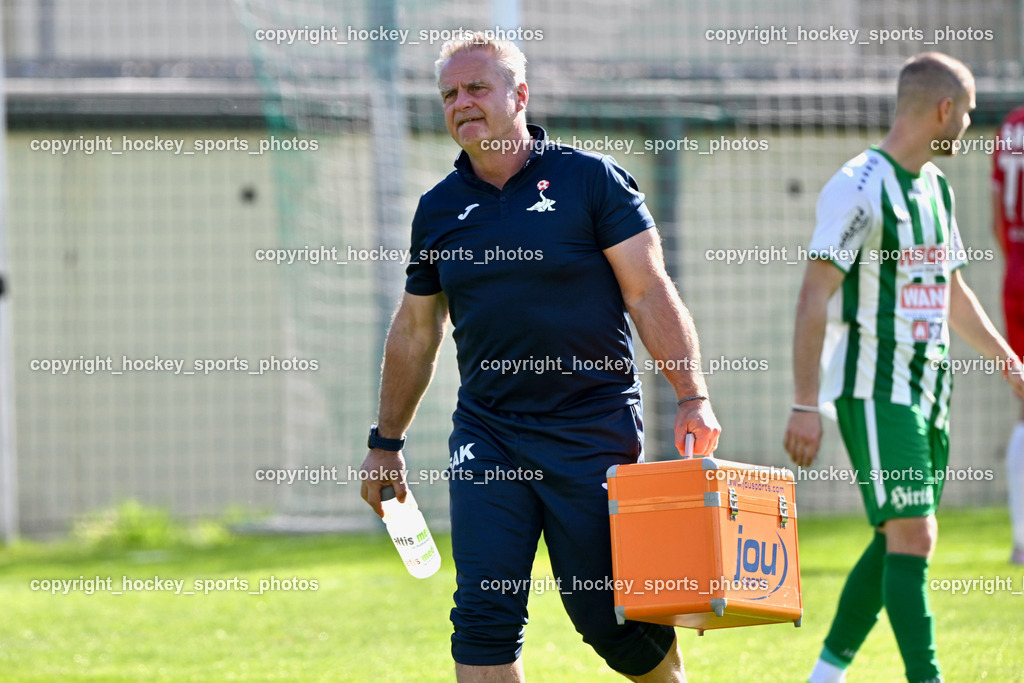 Donau Klagenfurt vs. SAK | Tormann Trainer SAK Johann Smrecnik, SV Donau Klagenfurt vs. SAK, SV Donau Klagenfurt vs. SAK am 11.04.2026 in Klagenfurt (Sportplat Donau ), Austria, (Photo by Bernd Stefan)
