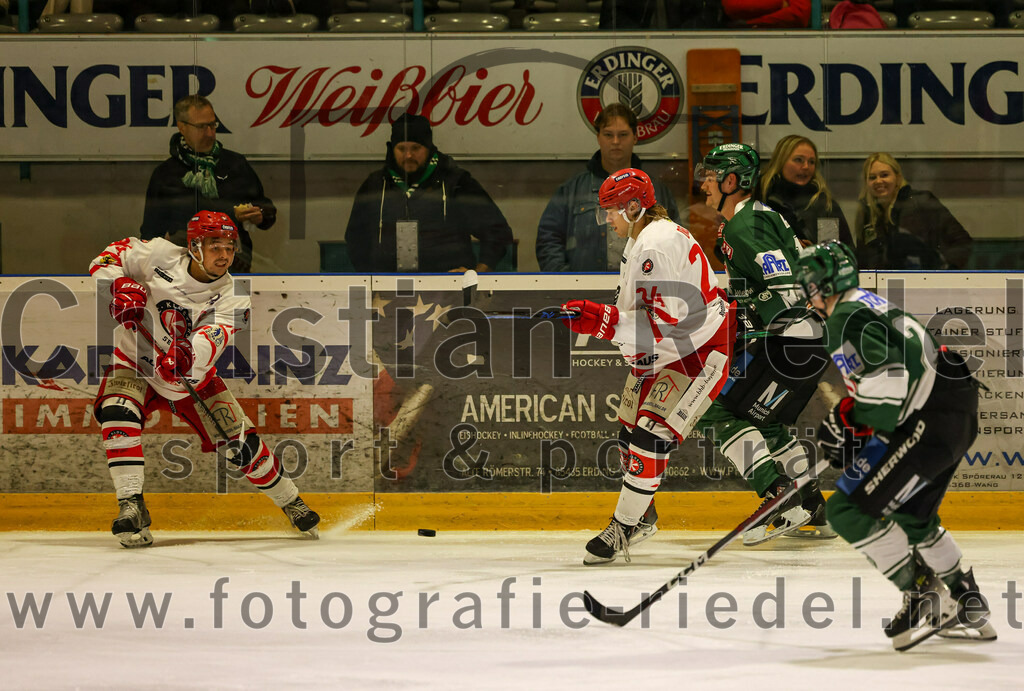 2023-10-20_084_TSV_Erding_gegen_EHC_Klostersee | Erding, Deutschland, 20.10.2023:.Eishockey, Bayernliga Vorrunde 2023 / 2024, 2. Spieltag, TSV Erding gegen EHC Klostersee, Endergebnis: 7:2..Julian Dengl (EHC Klostersee, #24)..Foto: Christian Riedel / fotografie-riedel.net