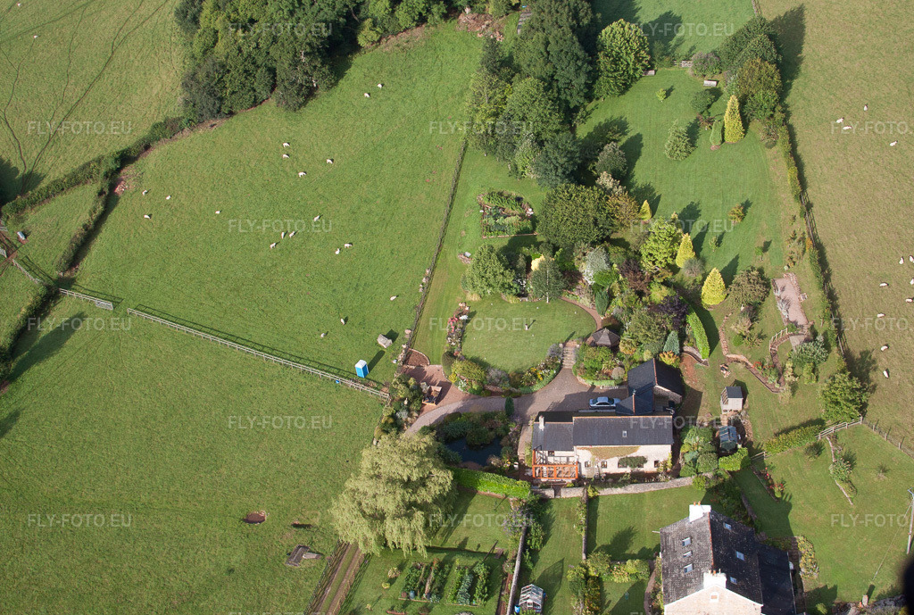 Vue aérienne: Vue de la ville à Denbury dans le département Angleterre, Grande Bretagne. Photo: IMG_19734.jpg prise le 25/07/2009 par Werner Riehm/FLY-FOTO.eu – Résolution de l'original: 4110 x 2765 px