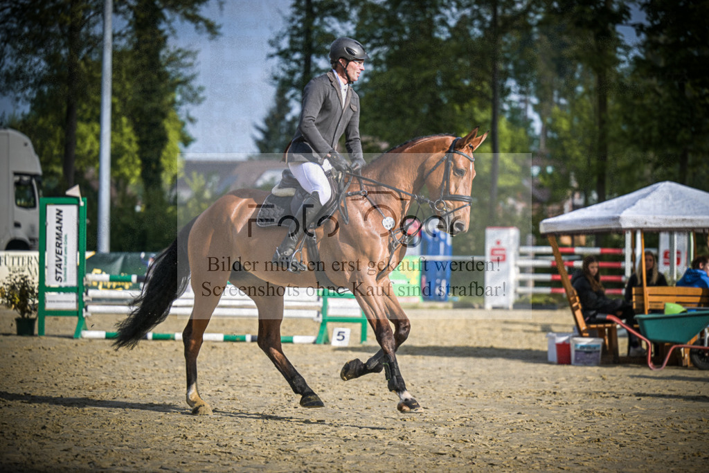 DOS_4206 | Entdecke hochwertige Reitturnierfotos von Foto Oger. Professionell, emotional und authentisch – jetzt Lieblingsmomente im Shop bestellen.Deutschlandweite Turnierfotografie. - Realisiert mit Pictrs.com