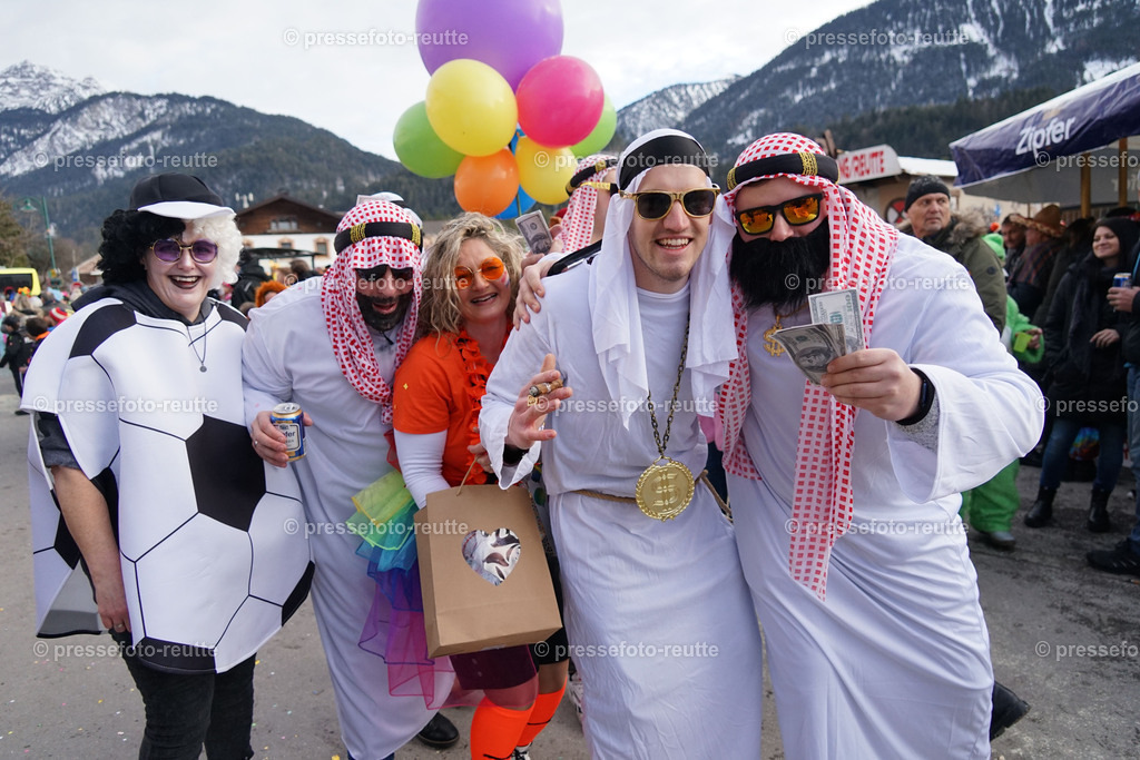 02-news-2023-Feb11-Fasching-Weissenbach-DSC02041 | Info aus dem Bezirk Reutte/Ausserfern Tirol sowie eine umfangreiche Bilddatenbank über die gesamte Region: Lechtal, Talkessel Reutte, Tannheimertal, Zwischentoren. Lech, Plansee, Zugspitze, Grenztunnel, B179, Fernpassstraße, Verkehr, Lawinen, Tradition, - Realisiert mit Pictrs.com