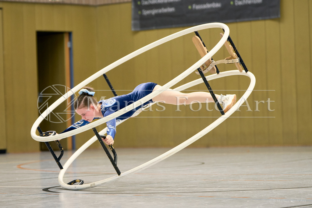 B-DSC01697 | Professionelle Sportfotografie in Hamburg, Schleswig-Holstein und Niedersachsen – spezialisiert auf Rhönrad, Geräteturnen, Leistungsturnen und rhythmische Sportgymnastik. Bundesweite Begleitung von Rhönrad-Events. Jetzt Sport-Fotos - Realisiert mit Pictrs.com