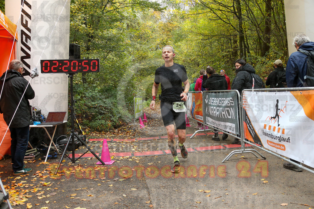 251026_1222_EX1_0206 | Sportfotografie im Rhein-Sieg Kreis, Köln, Bonn, NRW, Rheinland Pfalz, Hessen, etc. Unser Tätigkeitsfeld umfasst den Laufsport vom Volkslauf über den Marathon, Duathlon, Triathon bis zum Ultralauf wie Kölnpfad Ultra oder Schindertrail.