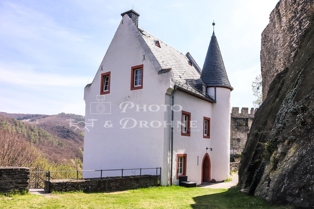 Burg Sterrenberg-8090 | Die Burg Sterrenberg ist eine der feindlichen Brüder oberhalb von Kamp Bornhofen. - Realisiert mit Pictrs.com