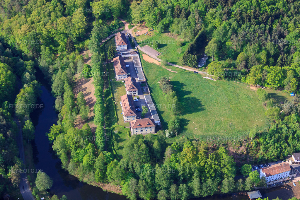 Luftbild: Altschloßstraße 2-8 in Eppenbrunn im Bundesland Rheinland-Pfalz in Deutschland. Foto: IMG_40707.jpg vom 08.05.2011 durch Werner Riehm/FLY-FOTO.de
