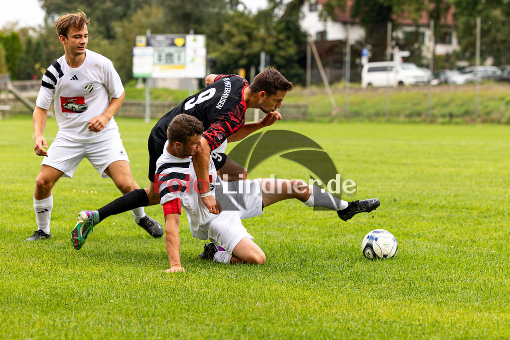SV Unterhausen gegen SV Polling II  | Fußball A-Klasse Herren Oberbayern Zugspitze Gruppe 5 6. Spieltag, SV Unterhausen gegen SV Polling II , 20240908,Duell zwischen Julian BITTNER (SV Unterhosen 9) und Max TAFERTSHOFER (SV Polling II 10),2024-09-08 in Unterhausen (Sportplatz Unterhausen), Julian BITTNER (SV Unterhosen 9), Max TAFERTSHOFER (SV Polling II 10)Copyright: WolfgangxLindner www.foto-lindner.de / shop.foto-lindner.de
