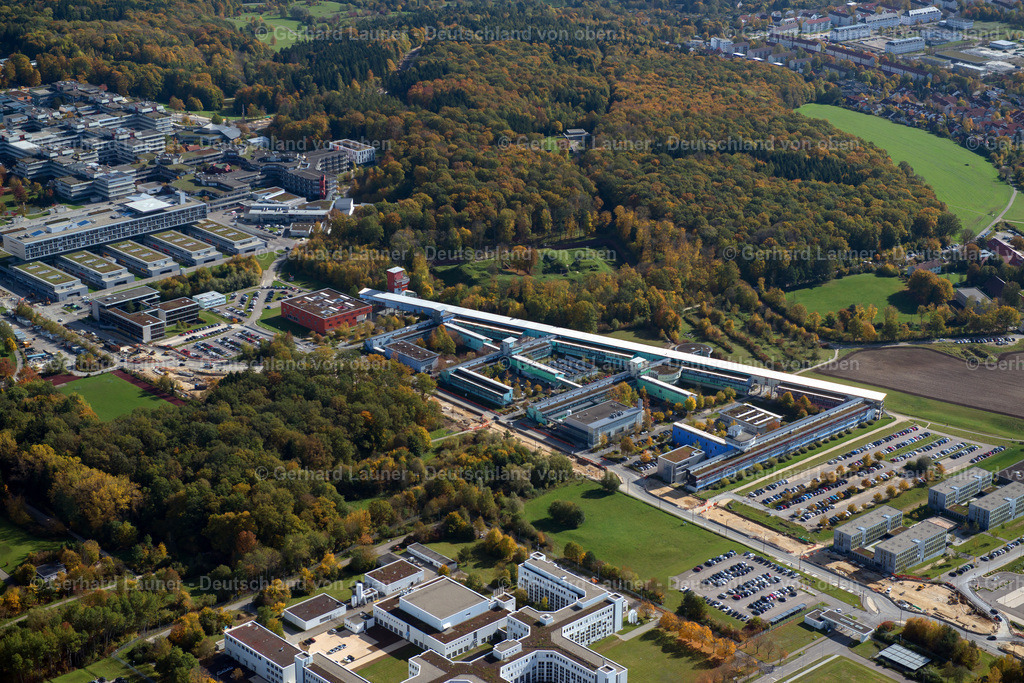 3703778 | ULM 13.10.2017 Campus- Gebäude der Universität Ulm mit Institut für Elektronische Bauelemente und Schaltungen an der Straße Albert-Einstein-Allee in Ulm im Bundesland Baden-Württemberg, Deutschland. Weiterführende Informationen bei: Universität Ulm. // Campus building of the university Ulm with Institut fuer Elektronische Bauelemente and Schaltungen on street Albert-Einstein-Allee in Ulm in the state Baden-Wurttemberg, Germany. Further information at: Universitaet Ulm. Foto: Gerhard Launer