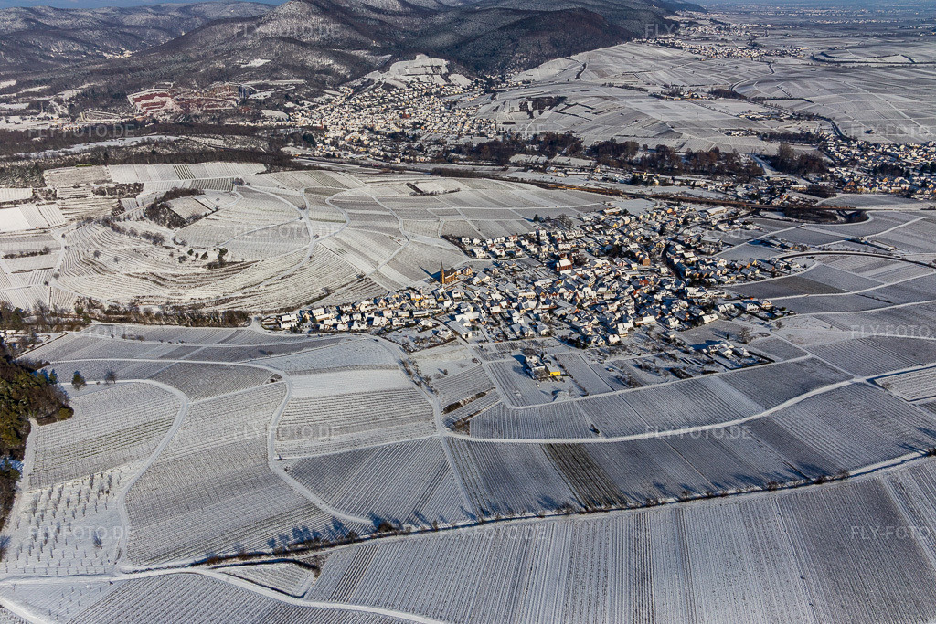 Luftbild: Winterluftbild im Schnee in Birkweiler im Bundesland Rheinland-Pfalz in Deutschland. Foto: IMG_124480.jpg vom 11.02.2021 durch Werner Riehm/FLY-FOTO.de