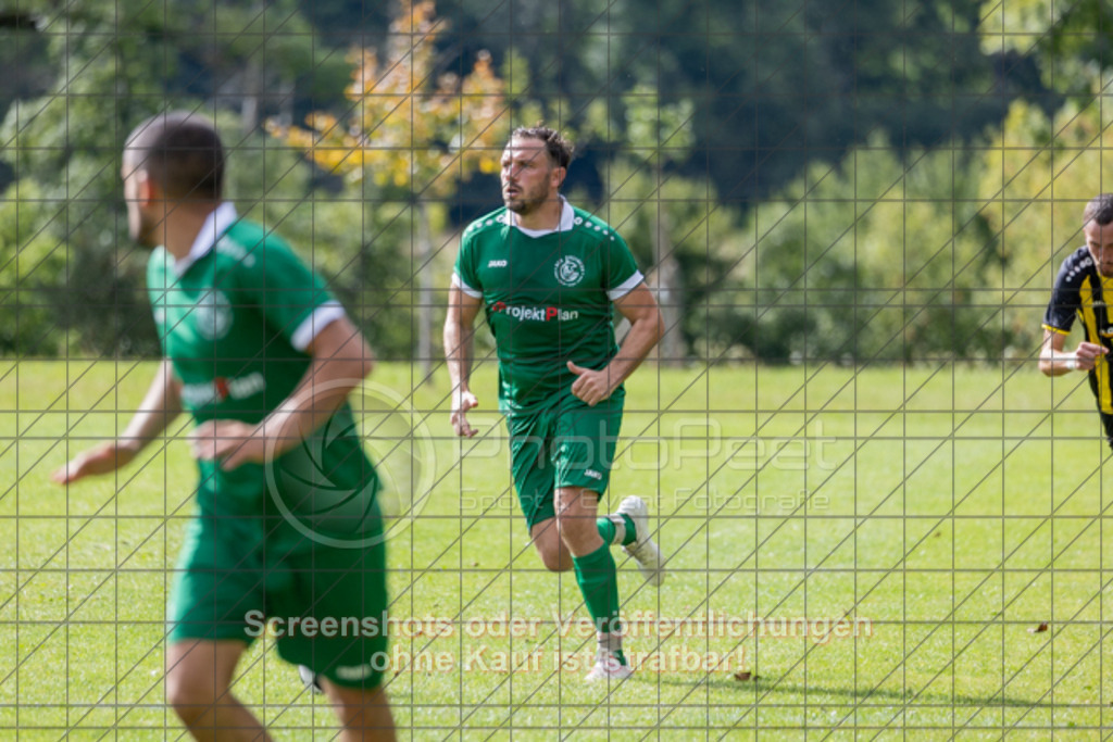 20250831_160627_0043 | #,TSV Ottenbach (gelb) vs. KSG Eislingen (grün), Fussball, Kreisliga A3 - Bezirk Neckar/Fils, 02. Spieltag, Saison 2025/2026, Rasensportplatz Nebenplatz, Im Buchs, 73113 Ottenbach, 31.08.2025 - 15:00 Uhr,Foto: PhotoPeet-Sportfotografie/Peter Harich