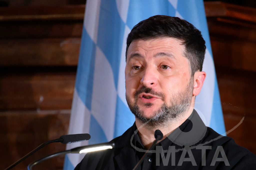 _DWA0947 | Politiker Wolodymyr Selenskyj, Präsident der Ukraine, in der Residenz vor der Verleihung des Ewald-von-Kleist-Preis. Der diesjährige Ewald-von-Kleist-Preis wird am Rande der Münchner Sicherheitskonferenz 2026 an das ukrainische Volk vergeben. München, 14.02.2026 Bayern Deutschland - Realisiert mit Pictrs.com