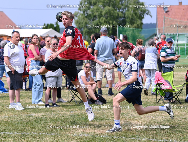 Handball Feldturnier TV Weilstetten CECEBA-CUP 2023   | Handball Feldturnier TV Weilstetten CECEBA - CUP 2023     01.07.2023A - JuniorenHSG Albstadt - JSG Balingen / WeilstettenLeander Bay (li, HSG Albstadt) gegen Roman Mueller (re, JSG Balingen / Weilstetten)FOTO: ULMER PressebildagenturxxNOxMODELxRELEASExx