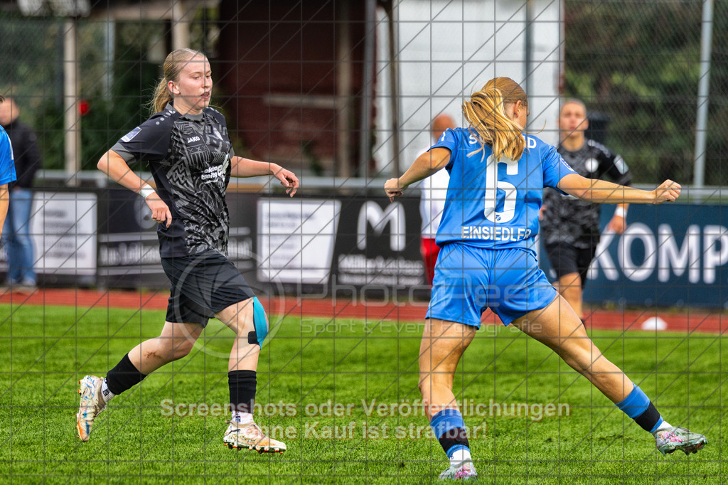 20261010_141301_0523-Bearbeitet_(c)_by_PhotoPeet | #,1.FC Donzdorf (schwarz) vs. SC Sand (blau), Fußball, EnBW-Oberliga B -Juniorinnen, 05. Spieltag, Saison 2026/2027, Rasenplatz Lautertal Stadion, Süßener Straße 16, 73072 Donzdorf, 10.10.2026 - 14:00 Uhr,Foto: PhotoPeet / Sport- &amp; Eventfotografie / Peter Harich