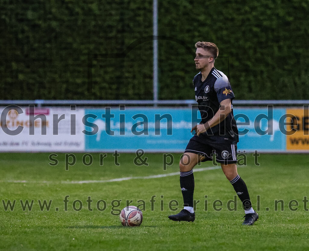 2024-04-05_040_FC_Schwaig_gegen_SV_Pullach | Oberding, Deutschland, 05.04.2024:
Fußball, Landesliga Südost 2023 / 2024, 28. Spieltag, FC Schwaig gegen SV Pullach, Endergebnis: 2:0

Linus Radau (SV Pullach, #20)

Foto: Christian Riedel / fotografie-riedel.net